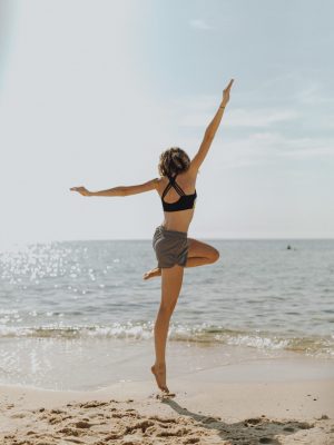 kaboompics_Woman exercising on the beach